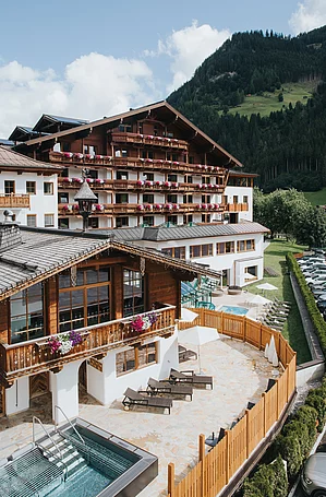 Vitalhotel Tauernhof mit Pool in Großarl